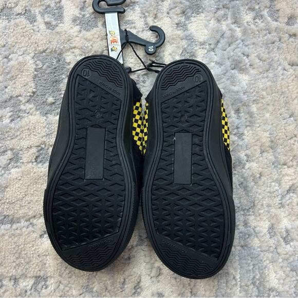 NEW 2010 Original Despicable Me Minions slip on sneakers size 10 - Picture 4 of 8